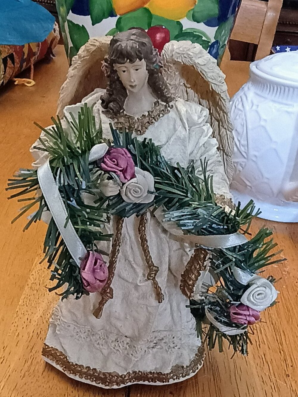 vintage House of Lloyd "Christmas Around the World" musical angel figurine